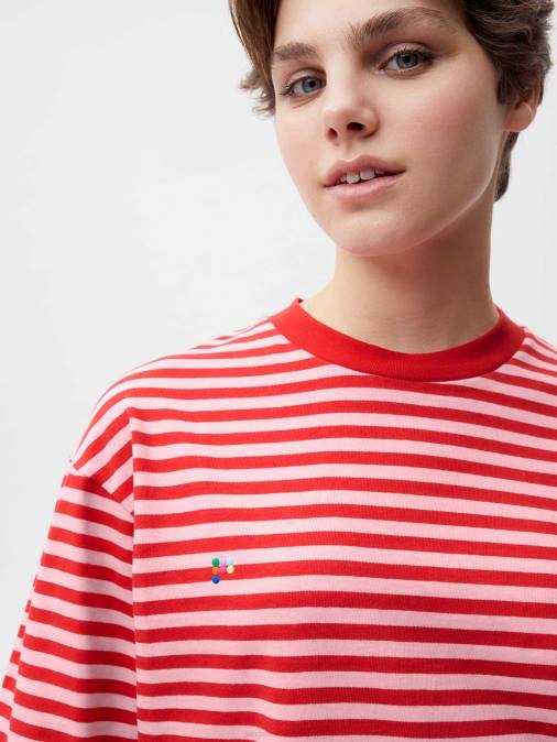 mujer playera boxy con rayas de algodón reciclado Pangaia rojo jaspe ropa TDTH207